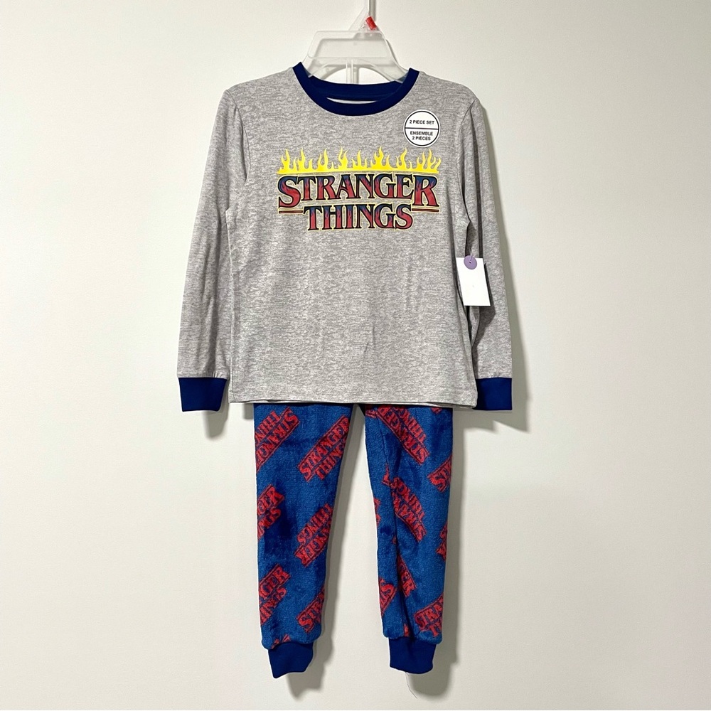 🟤2/$25 NEW Stranger Things 2-Piece Pyjama Set (size S & M)